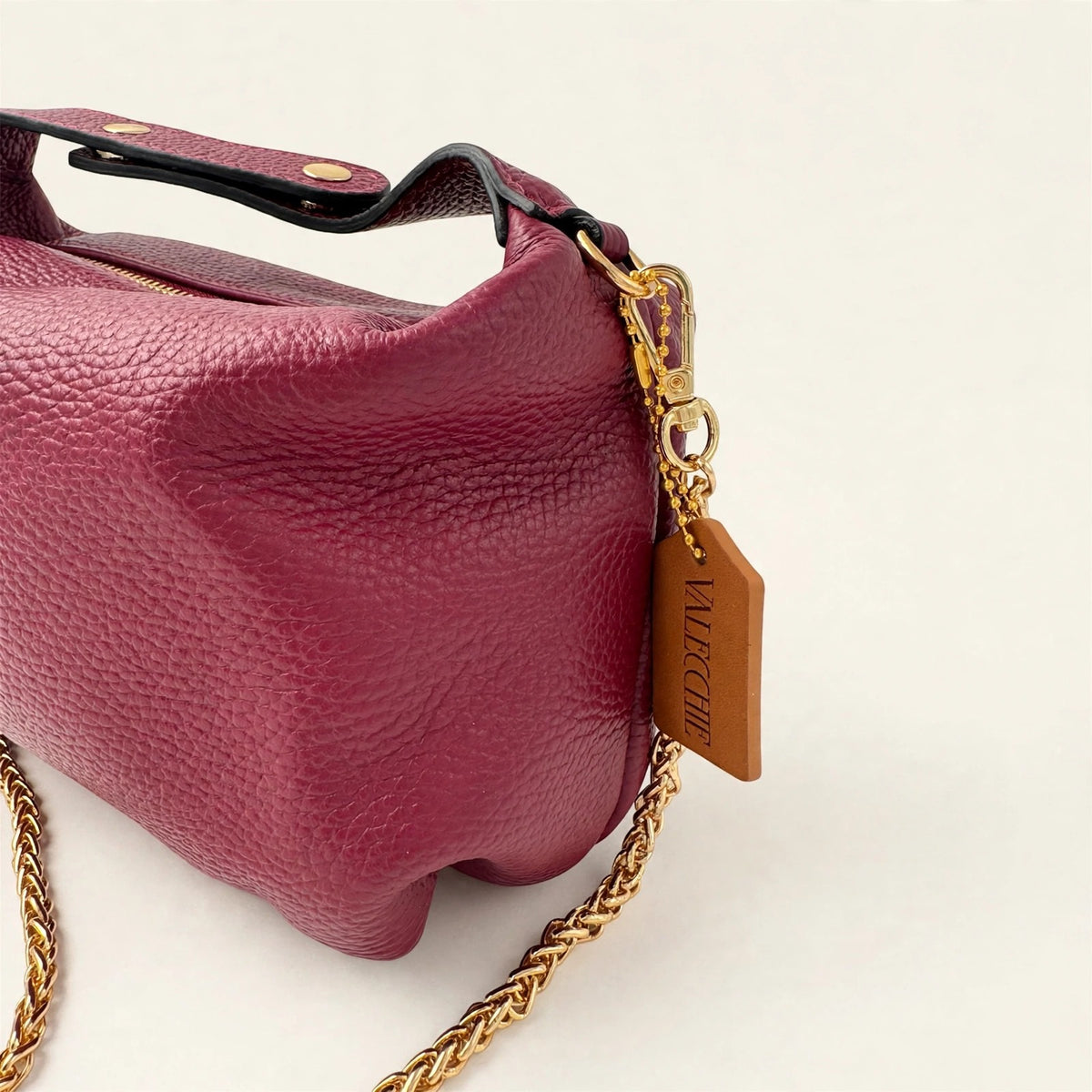 Ceci in genuine Italian leather, studio shot